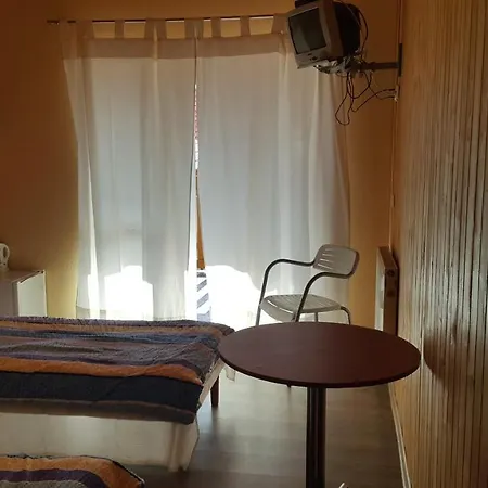 לינה וארוחת בוקר Willa Debki דאובקי